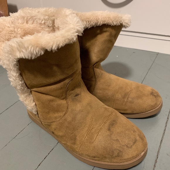 Winter Boots - Picture 1 of 3